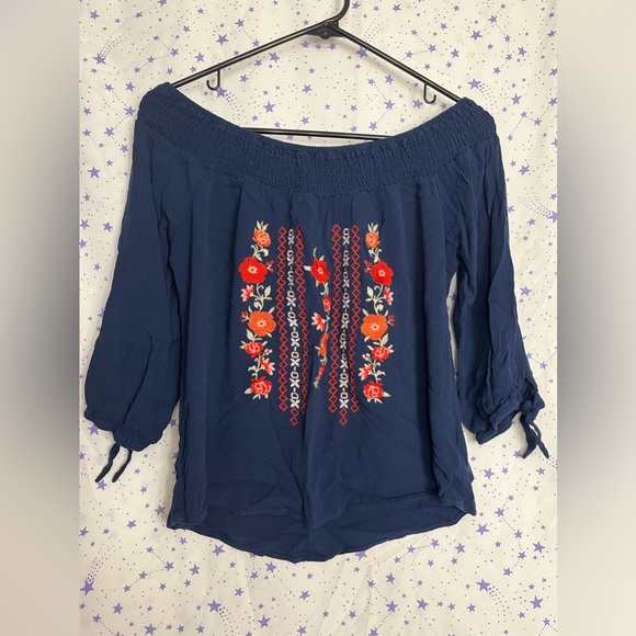 Westport Tops - 🌟❣️4/$10❣️🌟Xs Westport women’s petite off the shoulder navy blue shirt